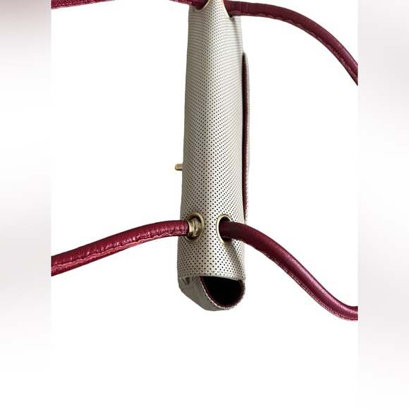 CHANEL Perforated Flap Bag Beige/Red 6 Series - Picture 14 of 17